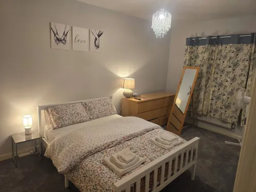 Beautiful &Cosy. Home Sweet Home FOR FAMILY OR WORK GROUP-SITTINGOURNE. KENT Hotel a Sittingbourne