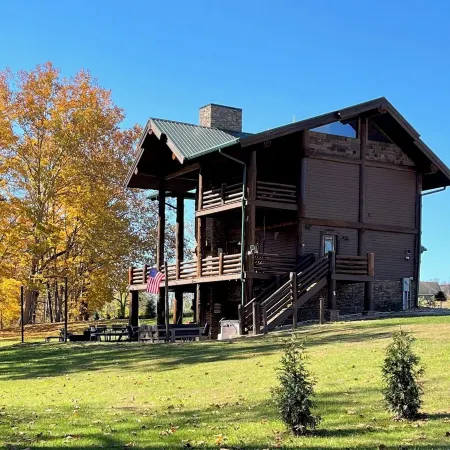 The Holston River Lodge: Luxury Riverfront, Hot Tub, Fishing, Views & Wineries