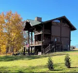 The Holston River Lodge: Luxury Riverfront, Hot Tub, Fishing, Views & Wineries