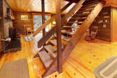 Near Lake Winnipesaukee & Gunstock Mountain. Spacious 3 Bedroom, 2 Bath