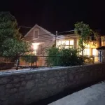 Traditional house in the north of the island of Kefalonia (Kefalonia) فنادق في Erisos