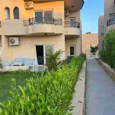Lovely beach view 4-bedroom villa in Marsa Matrouh Governorate with WiFi, AC Hotel Exterior