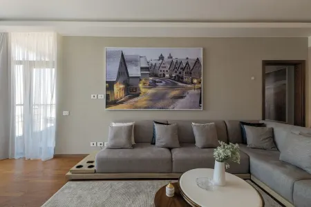 2-bedroom apartment in aeon towers-6th october with AC, WiFi 703 Отели рядом с достопримечательностью «Миср Юниверсити фор Сайенс & Текнолоджи»