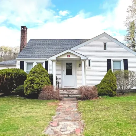 2 Min Walk to Windham Town | Hot Tub | Fire Pit