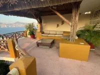 Resting villa overlooking Acapulco Bay