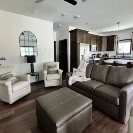 River Bluff Getaway – Main   1BR/1BA Modern Unit Near Mississippi River