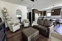 River Bluff Getaway – Main   1BR/1BA Modern Unit Near Mississippi River