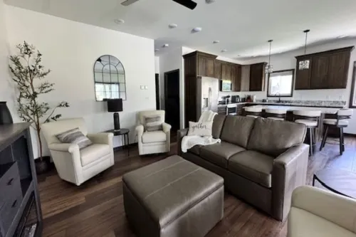 River Bluff Getaway – Main   1BR/1BA Modern Unit Near Mississippi River