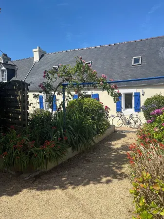 Vacation home in North Finistère. 5 minutes from beaches and trails!