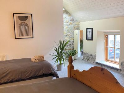 BEAUTIFUL COTTAGE IN IRELAND DIRECTLY ON THE COAST
