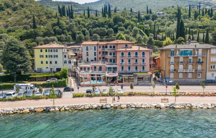 Lake Hotel Ifigenia