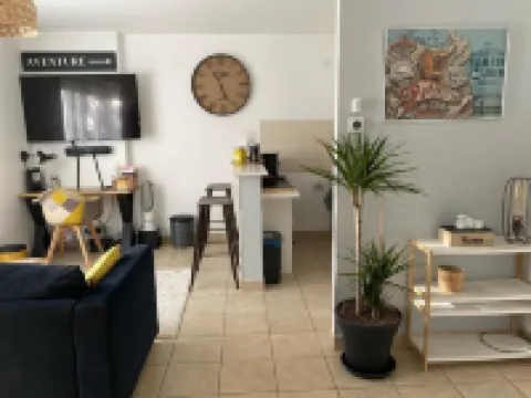 Apartment in the center of town, view of the Jardin des Plantes, with secure parking.