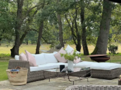 Luxury characterful home in 1 acre with pool in Burhill Park Golf Club, Surrey Hotels in Walton-on-Thames