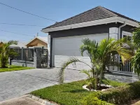 Evertonbnb 22 - Relaxing 2-Bedroom Villa with Pool Hotels in 