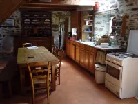 Traditional farmhouse with large garden. Porsliogan beach 500m away on foot. Hotels in Le Conquet