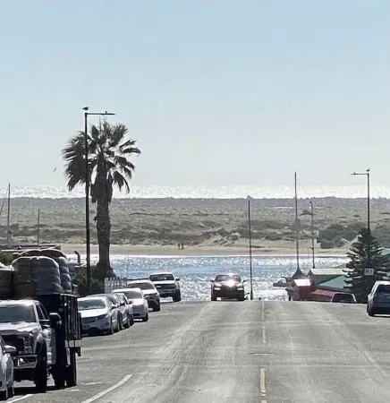 Charming Beach Cottage, 2 blocks from the water! Отели рядом с достопримечательностью «Serenity by the Sea»