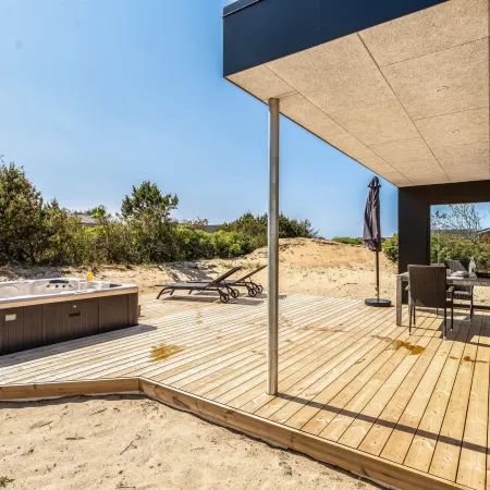 "Hariet" - 600m from the Sea