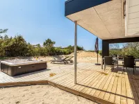 "Hariet" - 600m from the Sea