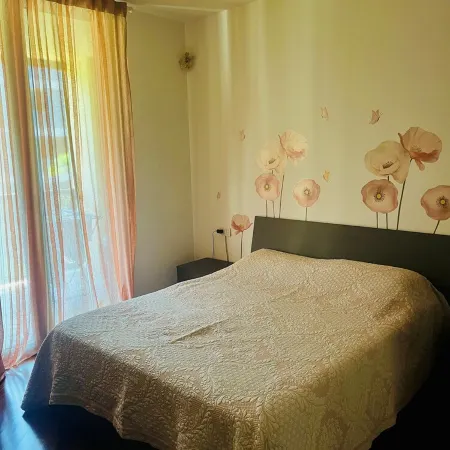 Close to downtown Como, free parking. Convenient for Switzerland.