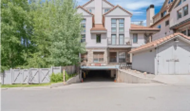 บลู เมซา ลอดจ์ 40B โดยอวันสเตย์ สกีอิน/ สกีเอาต์ ยูนิตพร้อมระเบียง!