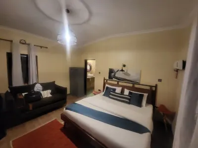 Emirishoi Cottages & Garden Bistro Hotel a