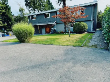 10min to Ferry.30 mins to airport. Family sized separate entrance.Pets-friendly.