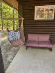 Adorable Log Cabin on Back Country Road with Peace, Quiet, All Amenities of Home