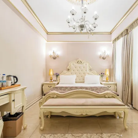 Elegance East Hotel