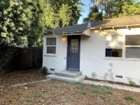 2 Bed Near Doctors Hospital: Beautiful, Sunny, New