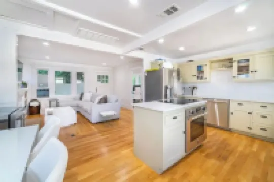 Venice Beach Bungalow 6 Blocks From Beach