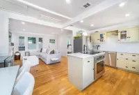 Venice Beach Bungalow 6 Blocks From Beach