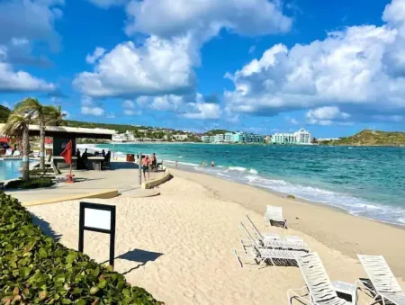 Dawn Beach Club 2 Bed… Villa, with Beach Access & Resort Bar Отели рядом с достопримечательностью «Dawn Beach»