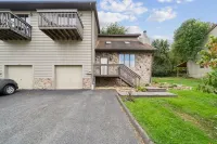 3 Bedroom Townhome next to Cheat Lake / Sunset Beach Marina!