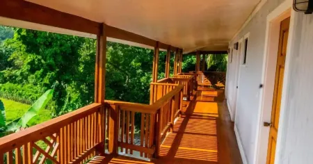 Roatan Airport Boutique Resort Отели в г. Диксон Ков