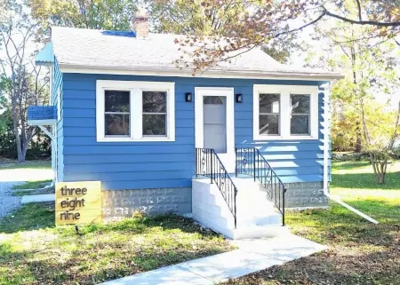 Cozy Beachtown Bungalow perfect for any getaway Отели в г. Вермилен