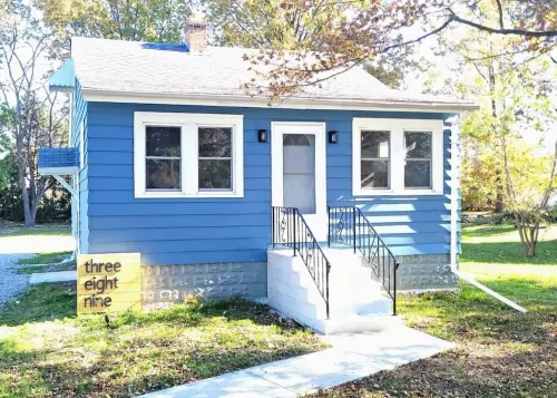 Cozy Beachtown Bungalow perfect for any getaway Hotels in Vermilion