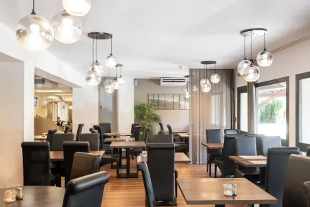 Hôtel des Trois Massifs Отели в г. Ланс-ан-Веркор