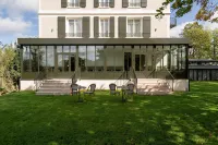 Villa EDMOND Hotels in Saclay
