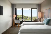 คอมเวลล์ ฮไวด์ ฮุส อัลบอร์ก, ดอลเช บาย วินด์แฮม