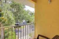 1 Mi to UF! Gator Game Day Retreat w/ Balcony - Condos
