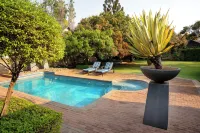 Klip en Kristal Guest House - Pools