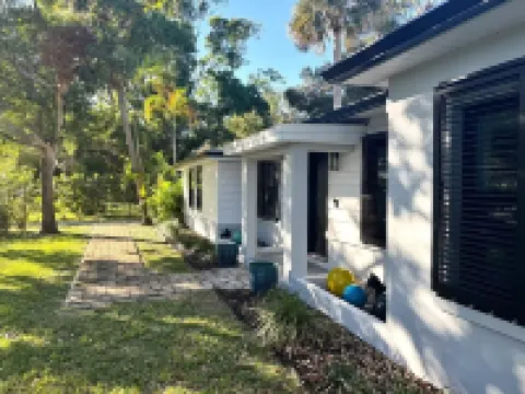 3-Bedroom Dog Lovers' Retreat in Charming Vero Beach