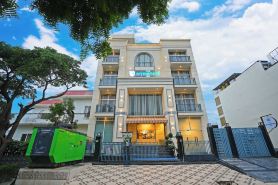 The Riverstone Inn - Near India Expo Centre and Mart