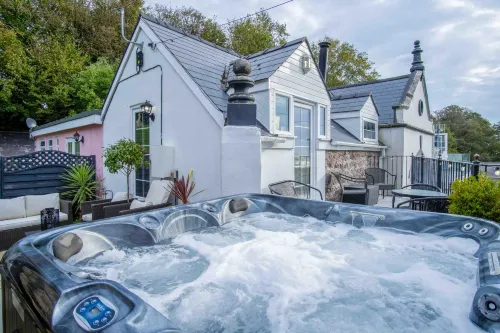 Caldey View - 3 Bed - Hot Tub - Penally - Tenby - 2 tähden