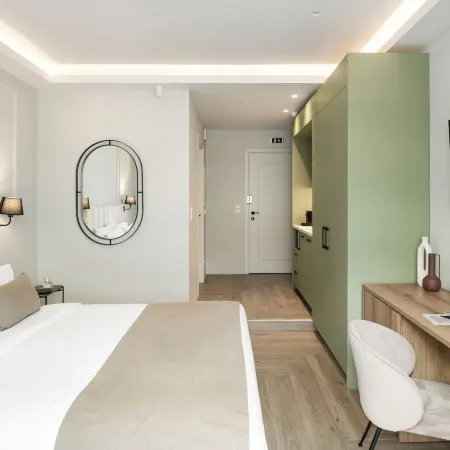Astikon Xenofontos Suites Отели рядом с достопримечательностью «Конгресс-центр Aigli Zappeion»