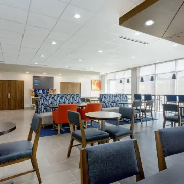Holiday Inn Express & Suites TAMPA STADIUM - AIRPORT AREA by IHG Отели рядом с достопримечательностью «Зоопарк Лоури»