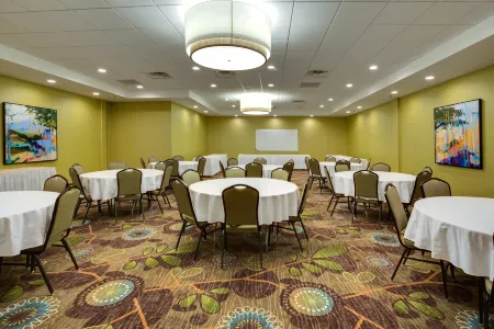Holiday Inn Express Wilkesboro Отели в г. Льюис Форк