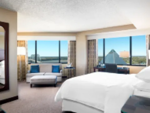 Memphis Riverline Hotel メンフィスのホテル