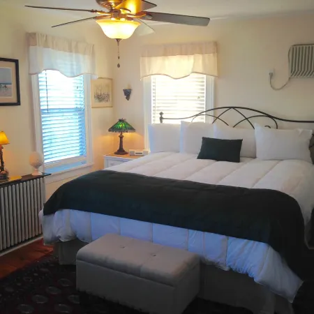 The Stirling House Waterfront Inn Greenport