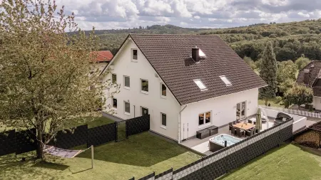 Kleeoase: Luxury apartment | jacuzzi | roof terrace | cooking island Отели в г. Грайфенштайн